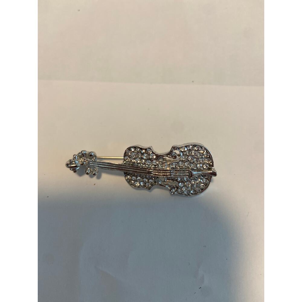 Violin brooch